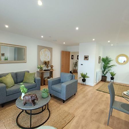 Snuggle Inn - Riverside Apartments - Views Over Looking London River Thames, Close To O2 Arena, London Excel, London City Airport, Thames Clipper- River Boat Service, Woolwich Ferry, Onsite Parking, Twin Room Option Available Londres Exterior foto