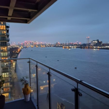 Snuggle Inn - Riverside Apartments - Views Over Looking London River Thames, Close To O2 Arena, London Excel, London City Airport, Thames Clipper- River Boat Service, Woolwich Ferry, Onsite Parking, Twin Room Option Available Londres Exterior foto