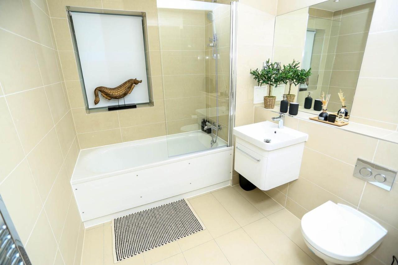 Snuggle Inn - Riverside Apartments - Views Over Looking London River Thames, Close To O2 Arena, London Excel, London City Airport, Thames Clipper- River Boat Service, Woolwich Ferry, Onsite Parking, Twin Room Option Available Londres Exterior foto