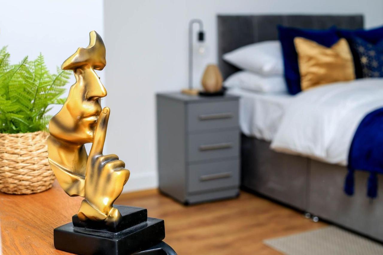 Snuggle Inn - Riverside Apartments - Views Over Looking London River Thames, Close To O2 Arena, London Excel, London City Airport, Thames Clipper- River Boat Service, Woolwich Ferry, Onsite Parking, Twin Room Option Available Londres Exterior foto