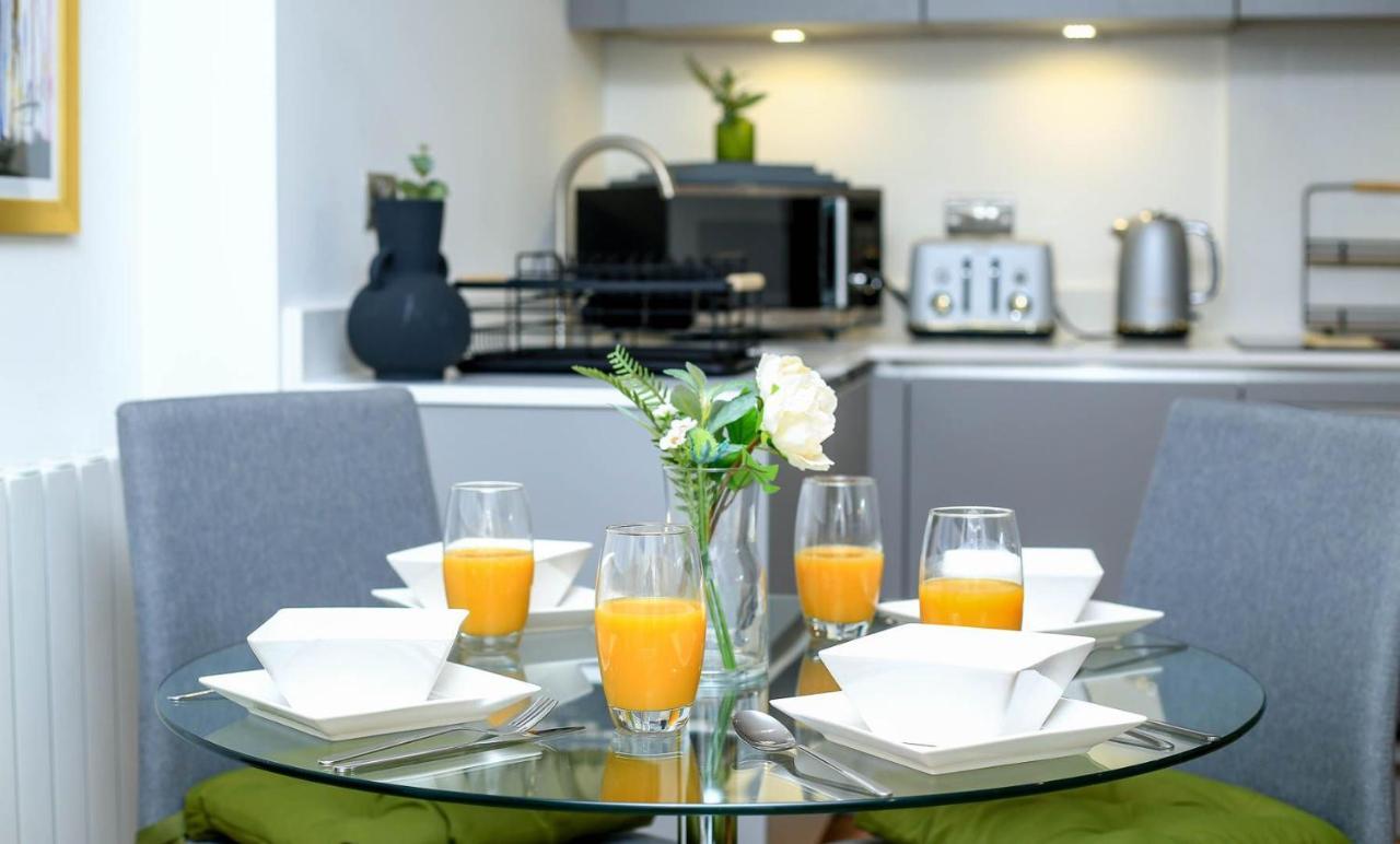 Snuggle Inn - Riverside Apartments - Views Over Looking London River Thames, Close To O2 Arena, London Excel, London City Airport, Thames Clipper- River Boat Service, Woolwich Ferry, Onsite Parking, Twin Room Option Available Londres Exterior foto