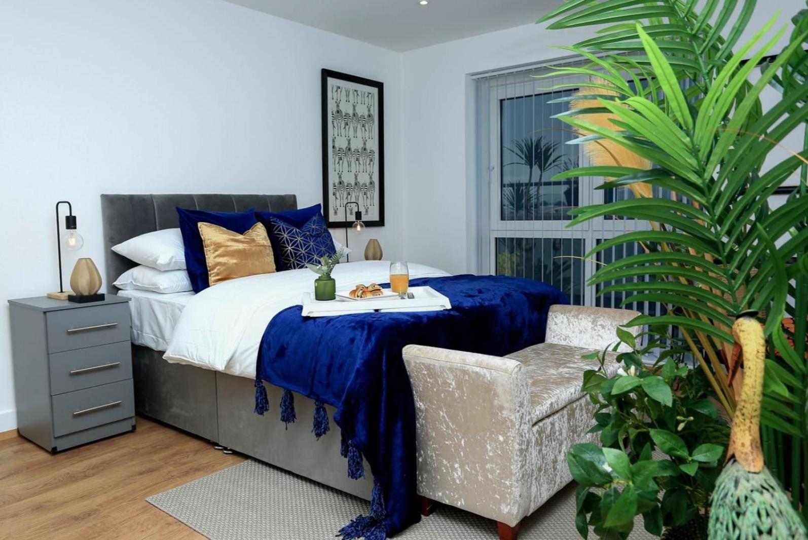 Snuggle Inn - Riverside Apartments - Views Over Looking London River Thames, Close To O2 Arena, London Excel, London City Airport, Thames Clipper- River Boat Service, Woolwich Ferry, Onsite Parking, Twin Room Option Available Londres Exterior foto