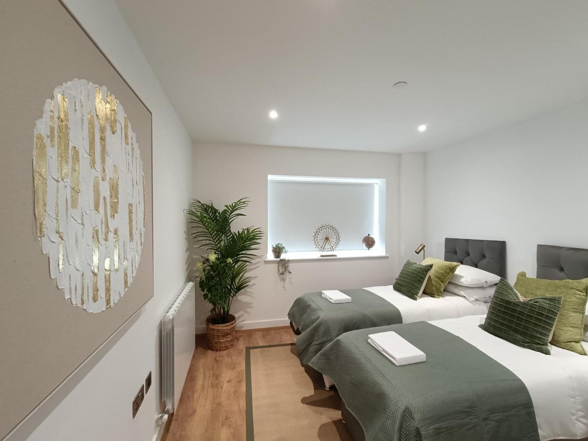 Snuggle Inn - Riverside Apartments - Views Over Looking London River Thames, Close To O2 Arena, London Excel, London City Airport, Thames Clipper- River Boat Service, Woolwich Ferry, Onsite Parking, Twin Room Option Available Londres Exterior foto
