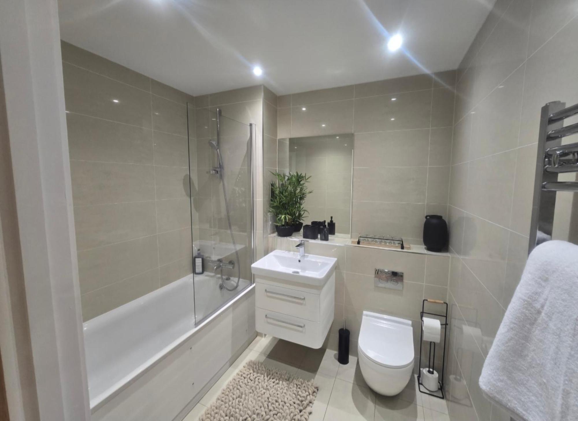 Snuggle Inn - Riverside Apartments - Views Over Looking London River Thames, Close To O2 Arena, London Excel, London City Airport, Thames Clipper- River Boat Service, Woolwich Ferry, Onsite Parking, Twin Room Option Available Londres Exterior foto